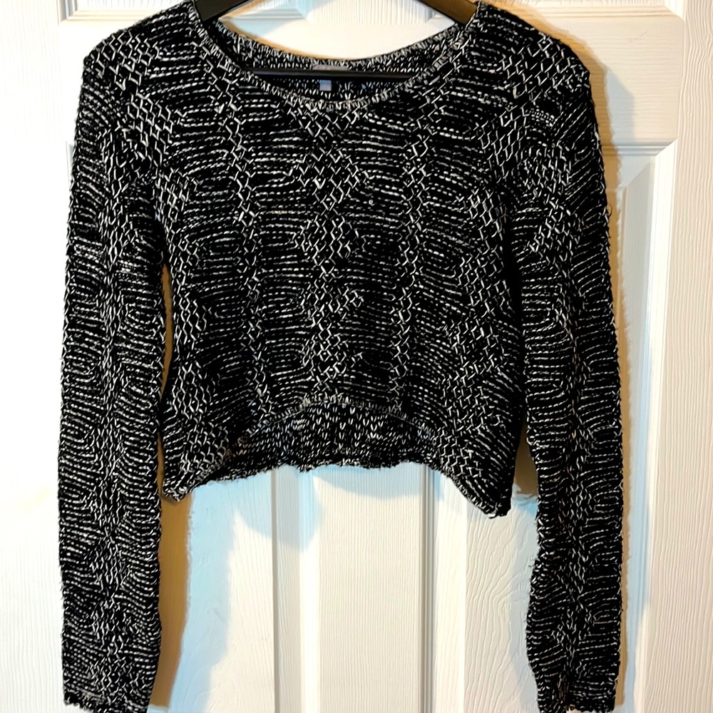 Charlotte Russe cropped high low sweater black and white XS